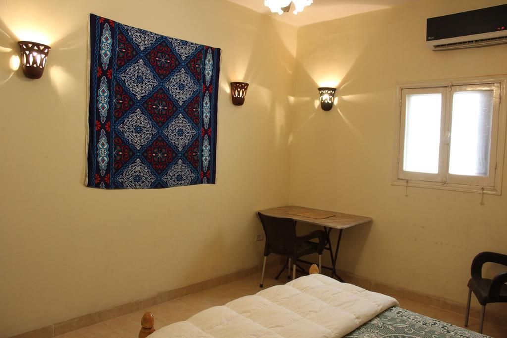 Pyramids Loft Homestay Kafret el-Gabal Zimmer foto
